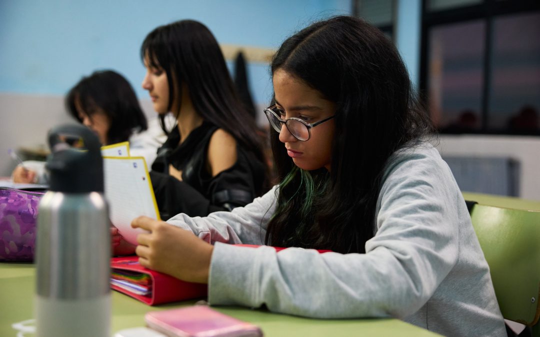 PISA 2025: el retroceso en matemáticas y lectura refuerza la necesidad de apoyo educativo