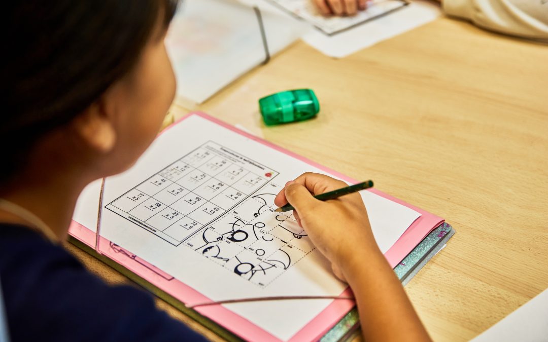 Balia refuerza matemáticas y lectoescritura desde Primaria